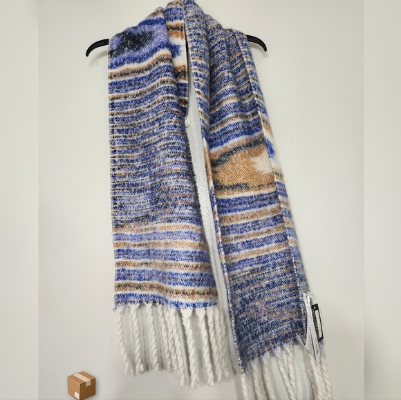 ICHI La Cornelia Soft Fuzzy Fringe Chunky Scarf - Picture 1 of 5